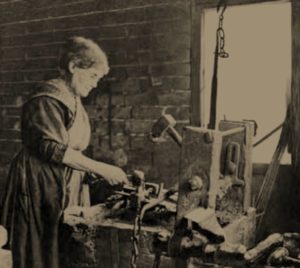 Woman chainmaker